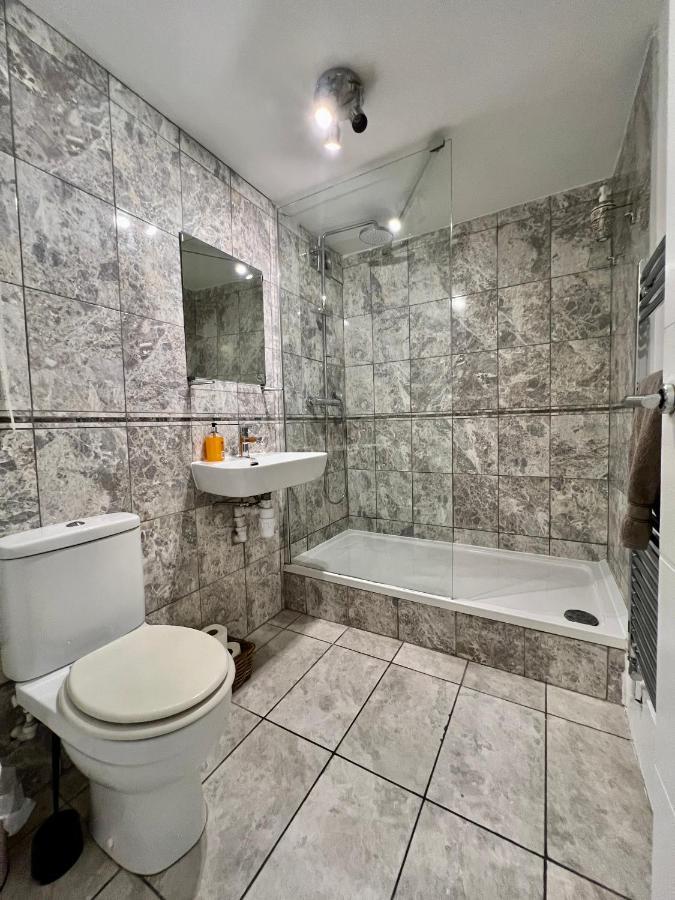 Apartament Great 2 Bedrooms 15 Mins From The Centre
