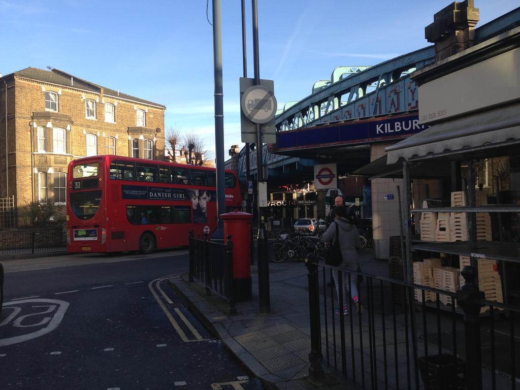 Great 2 Bedrooms 15 Mins From The Centre * Londra